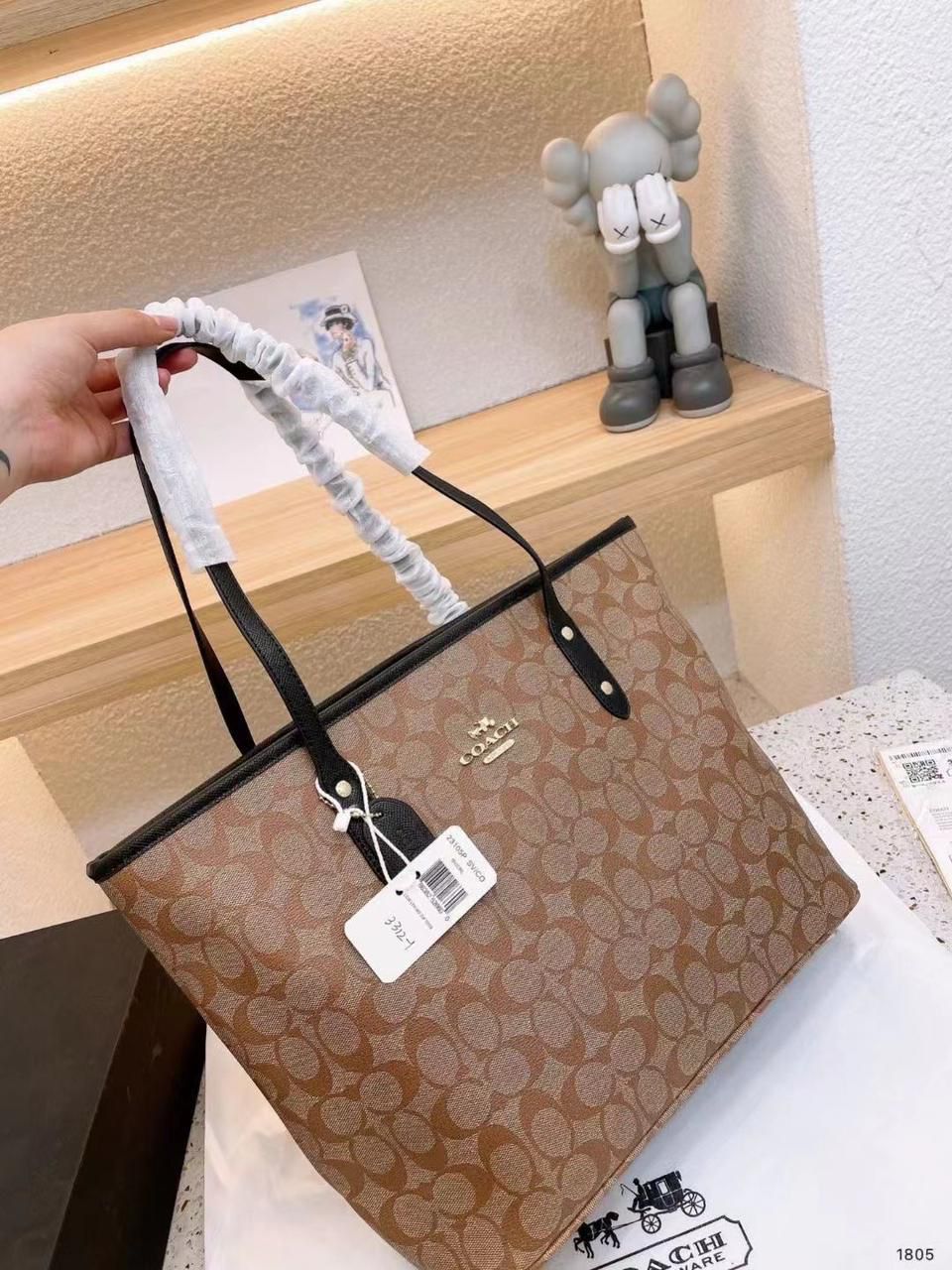 LATEST COACHE TOTE