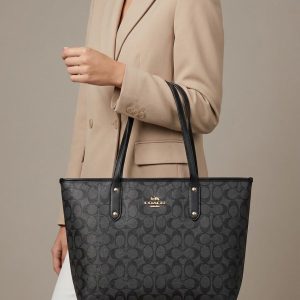 LATEST COACHE TOTE IN STOCK