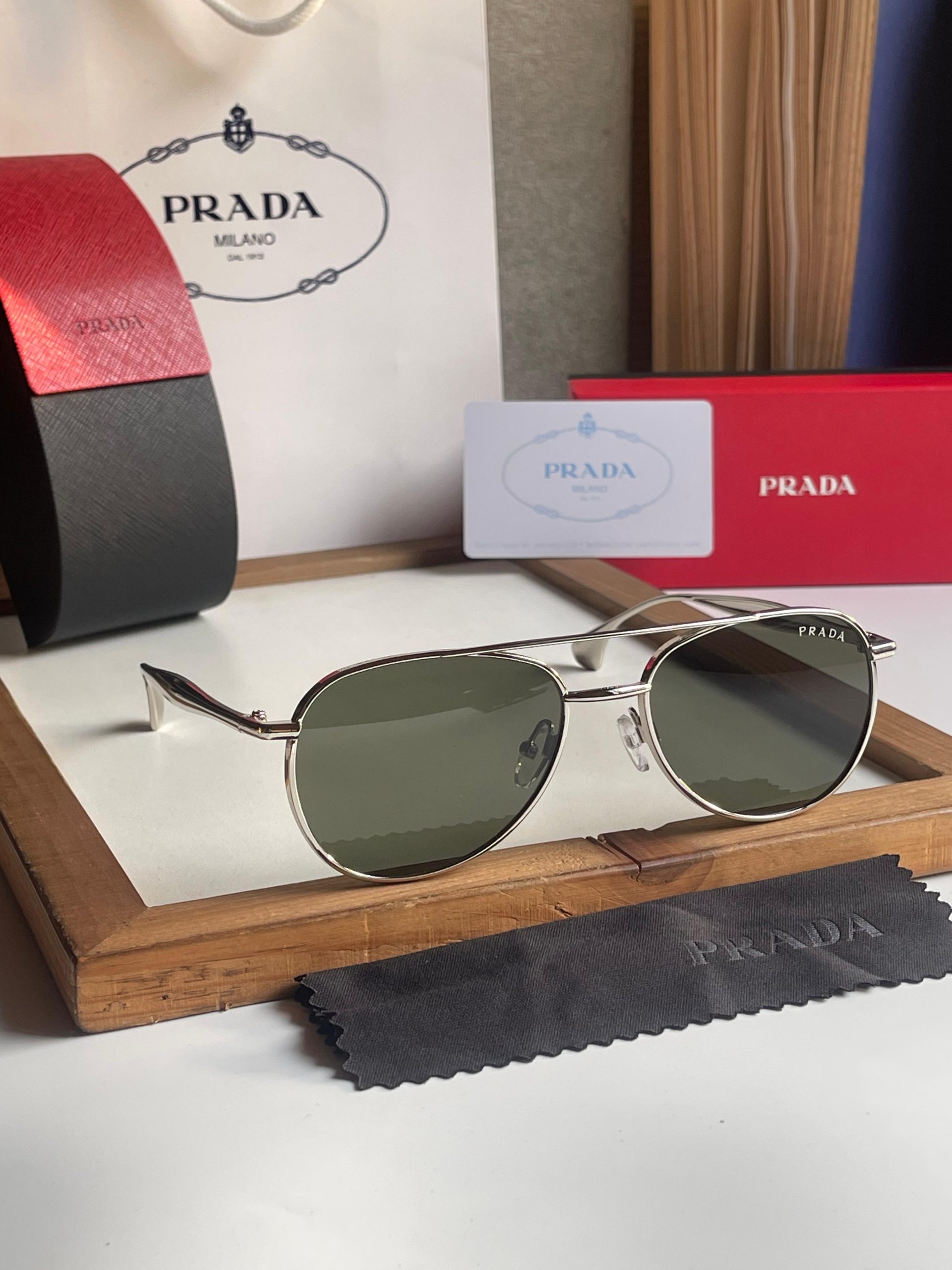 *PRADAS-SUNGLASSES