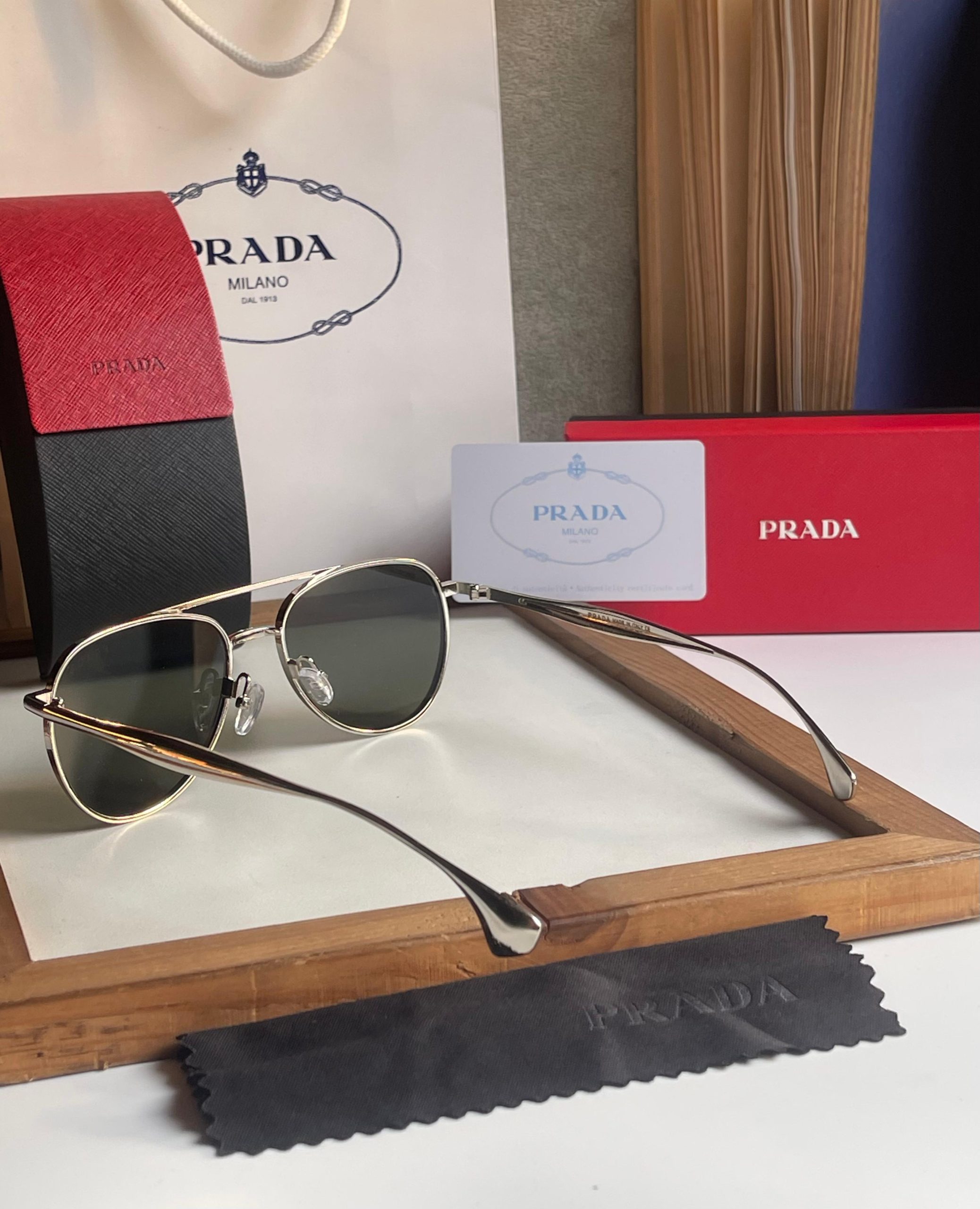 *PRADAS-SUNGLASSES