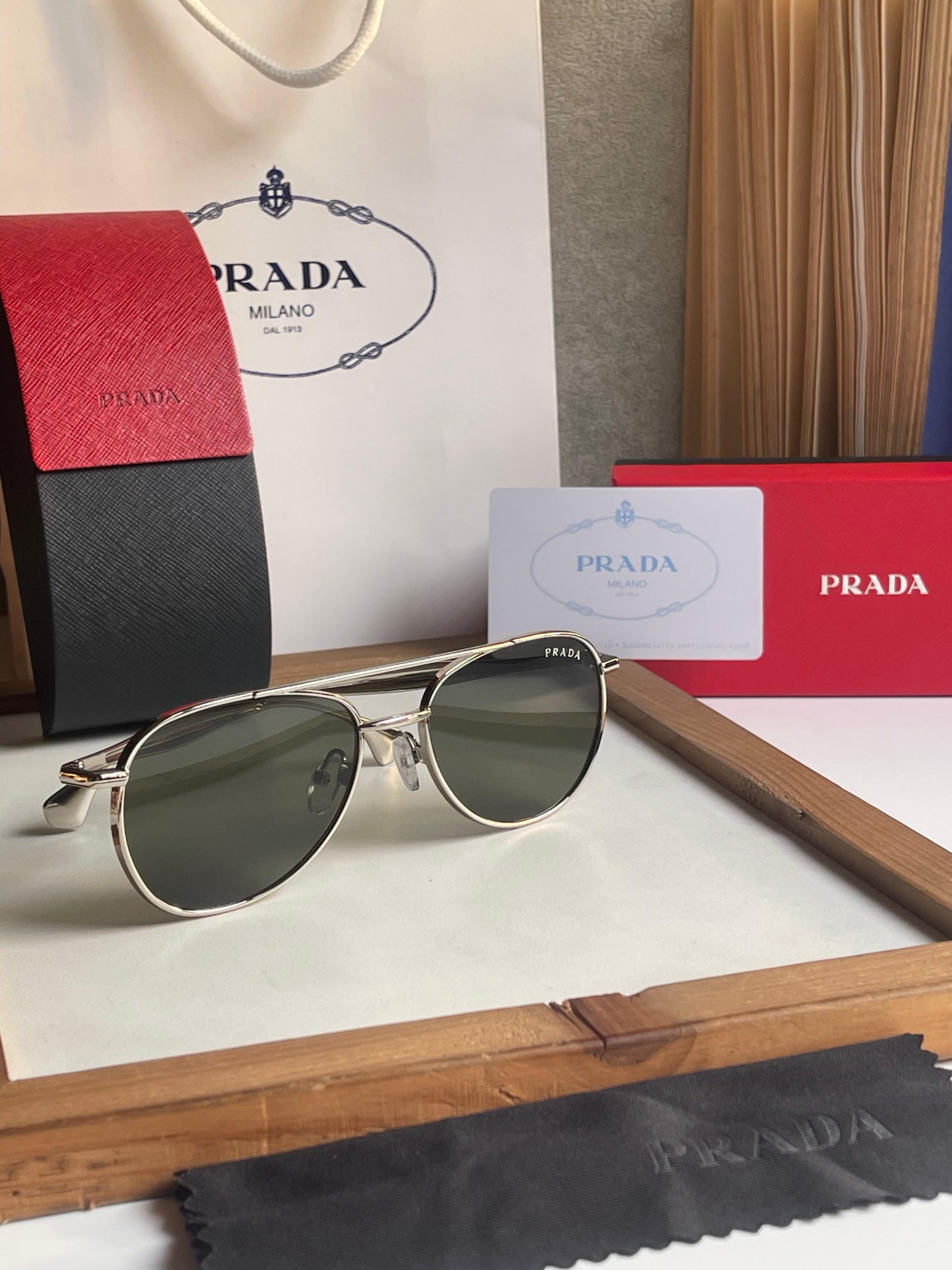 *PRADAS-SUNGLASSES