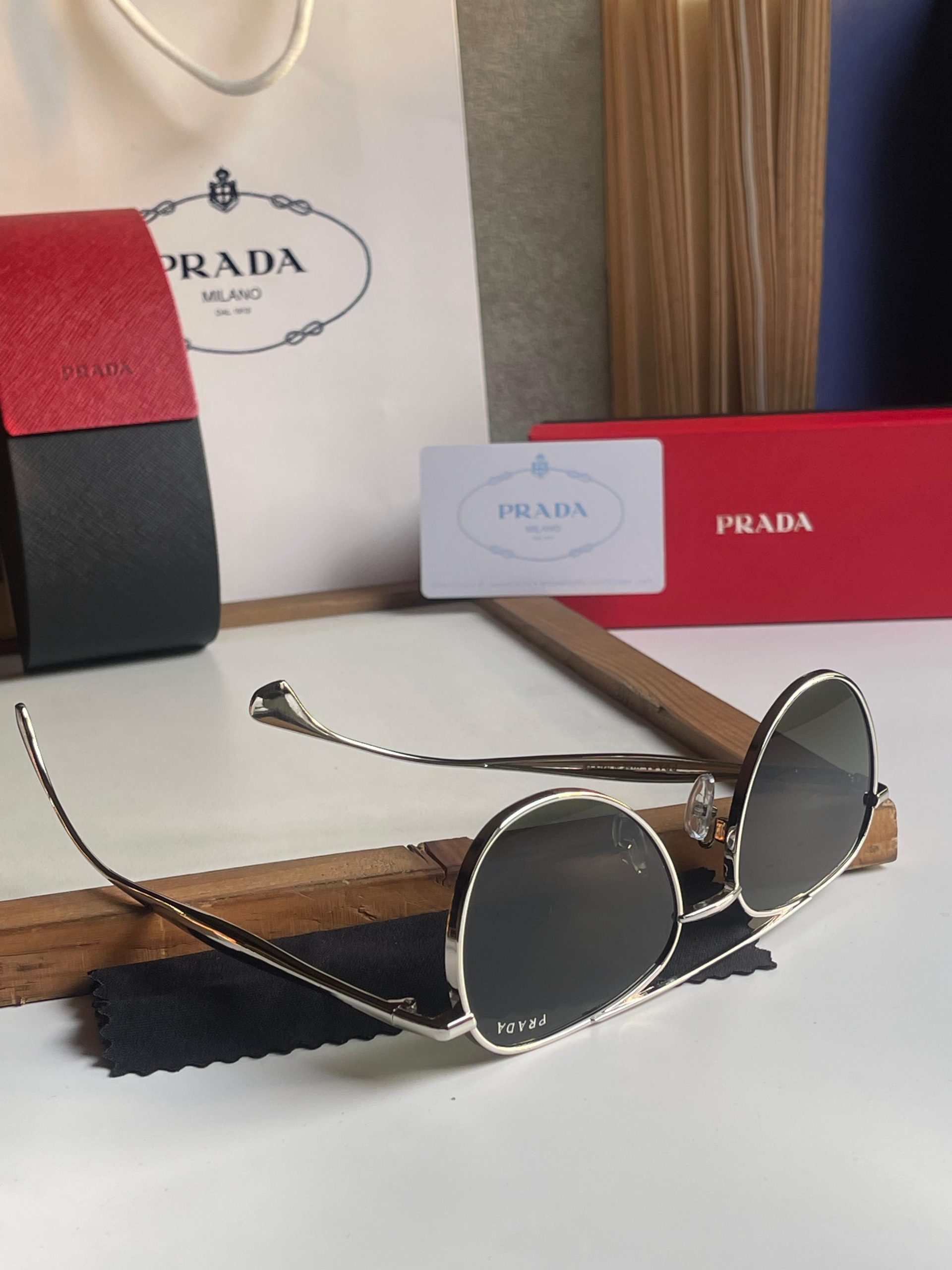 *PRADAS-SUNGLASSES