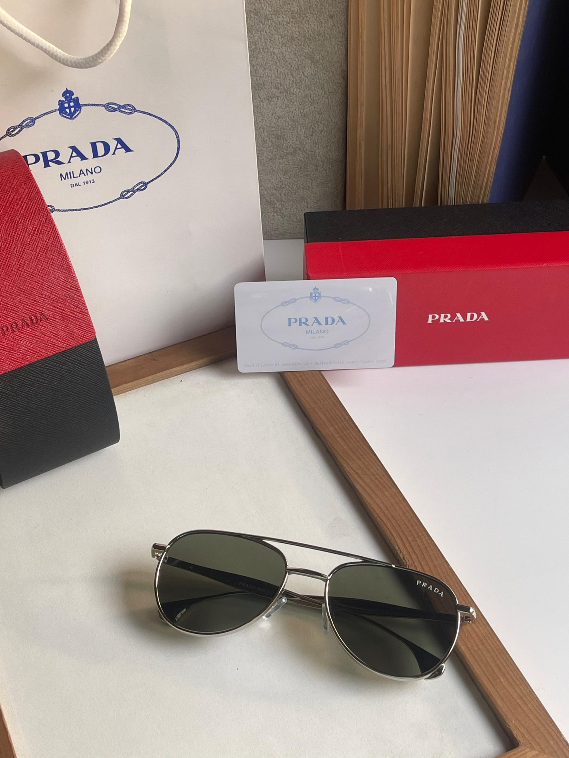*PRADAS-SUNGLASSES