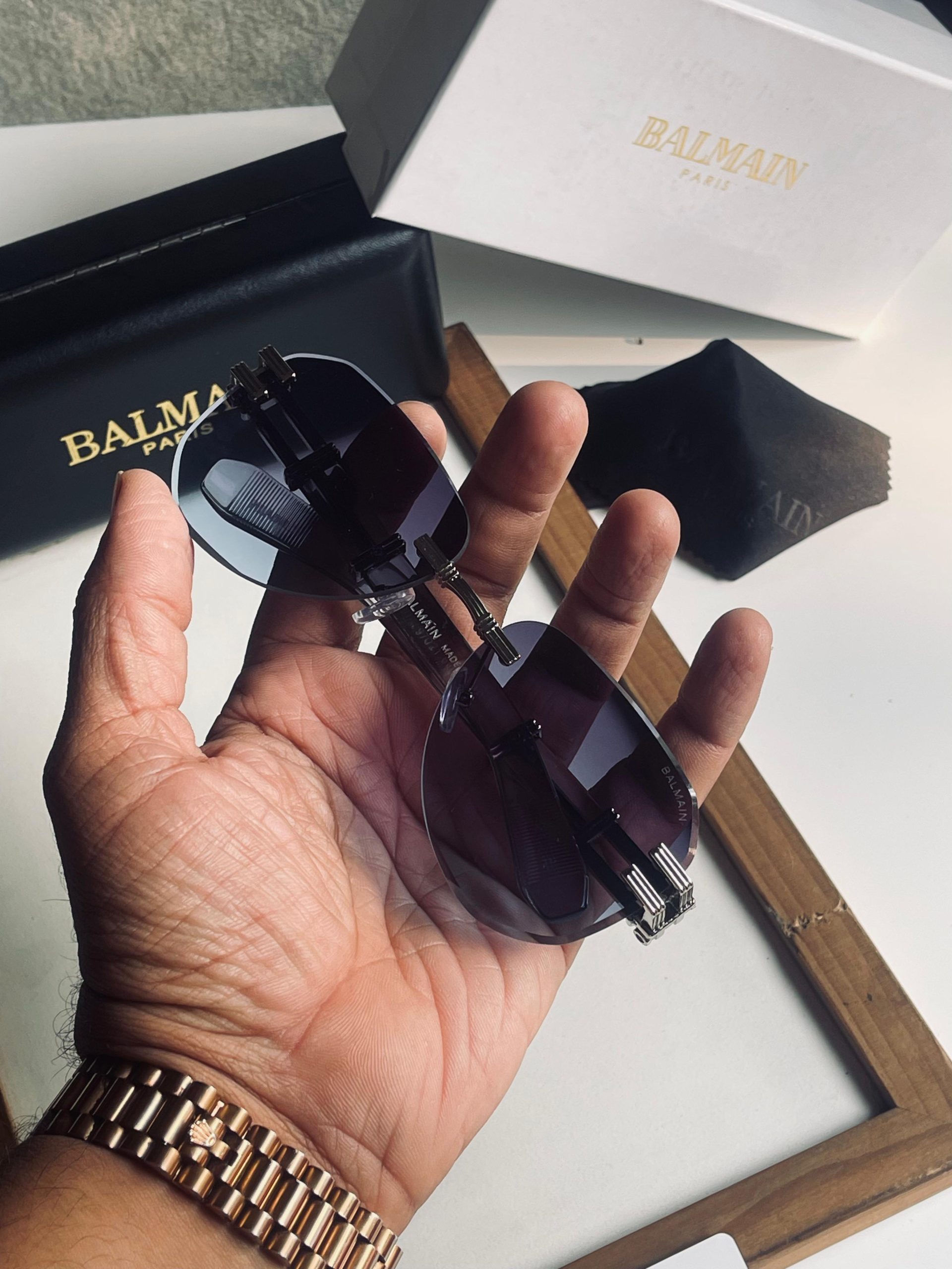 *BALMAINS-SUNGLASSES*