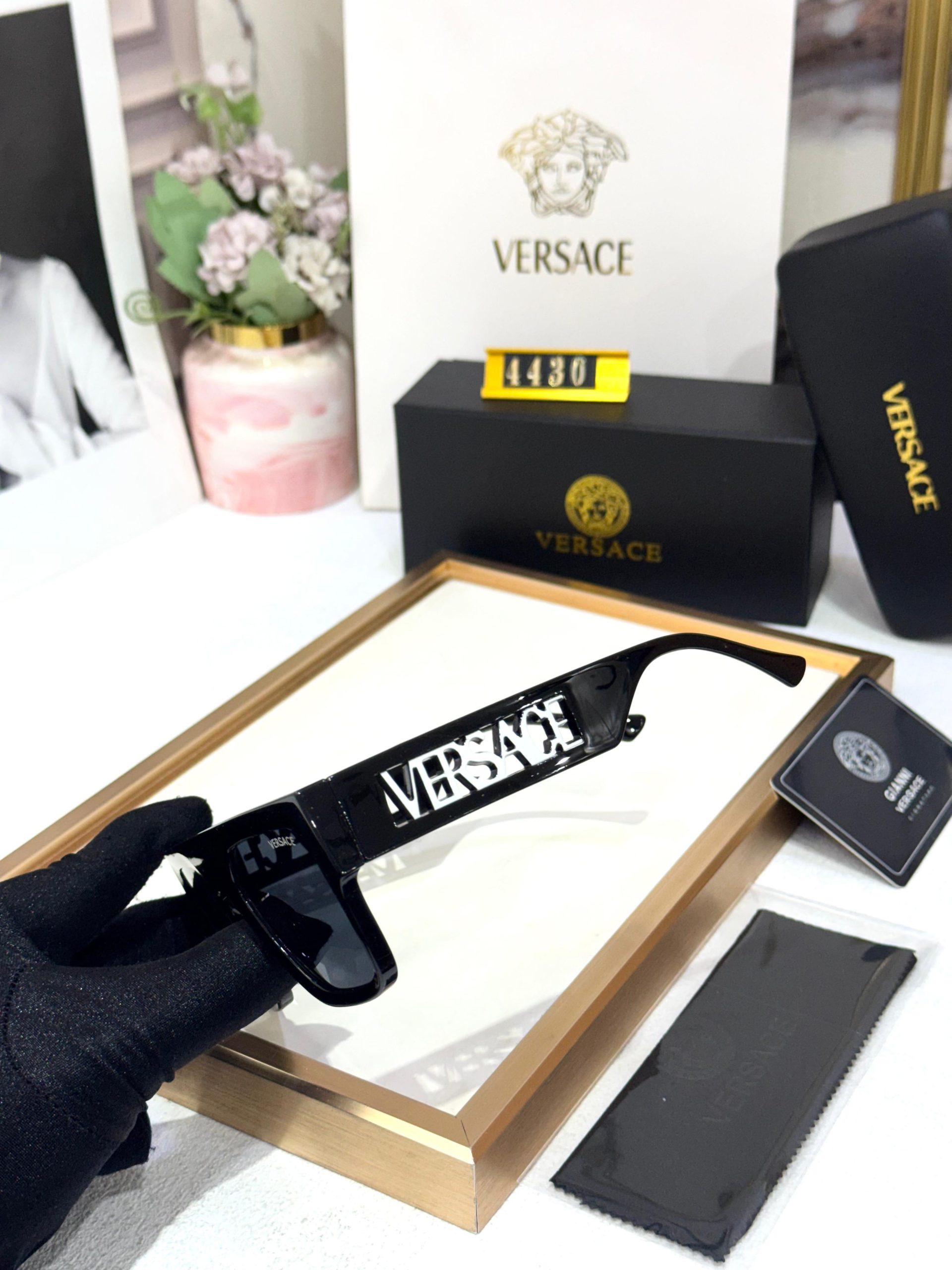 *VERSACES