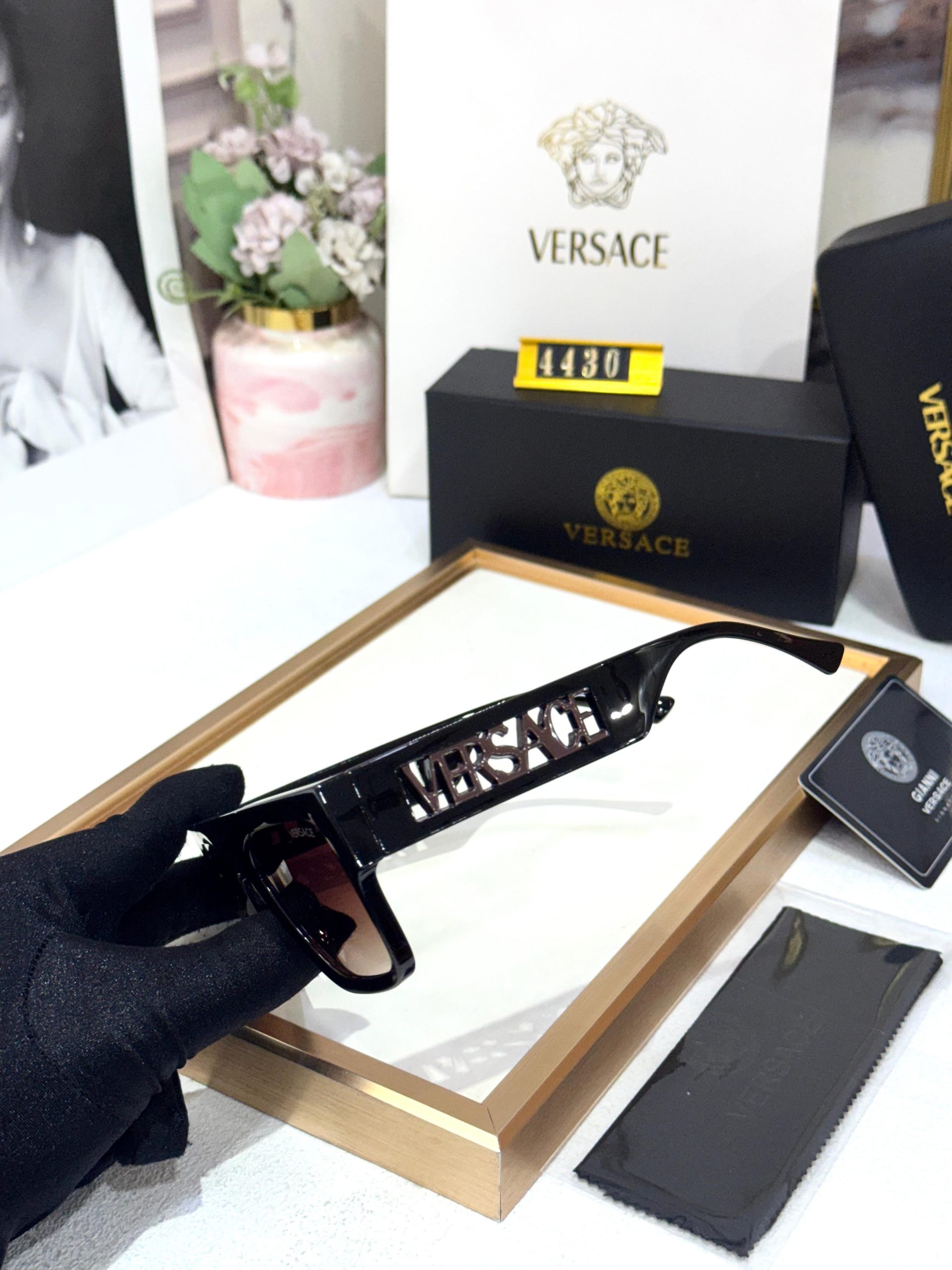 *VERSACES