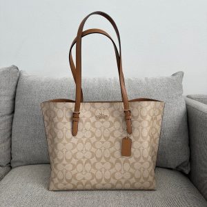 COACHE MOLLIE TOTE BAG IN SIGNATURE CANVAS