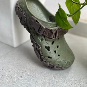 Men's crocs