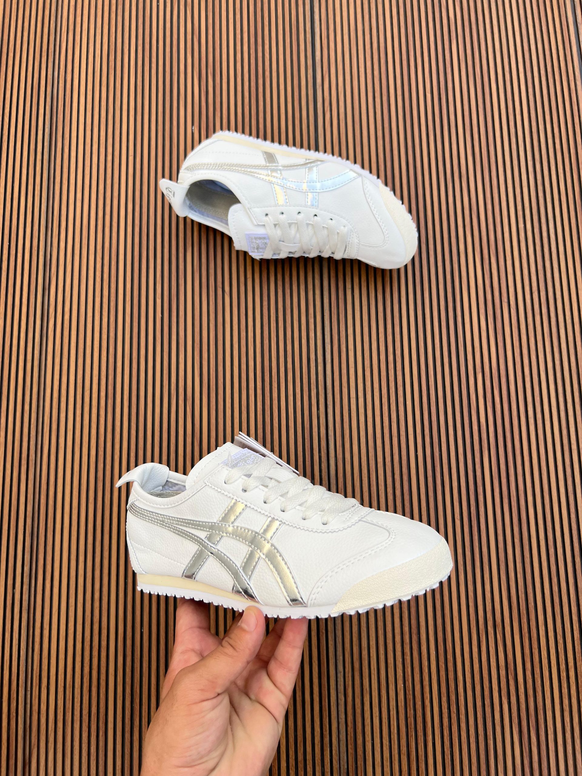 Women's shoes