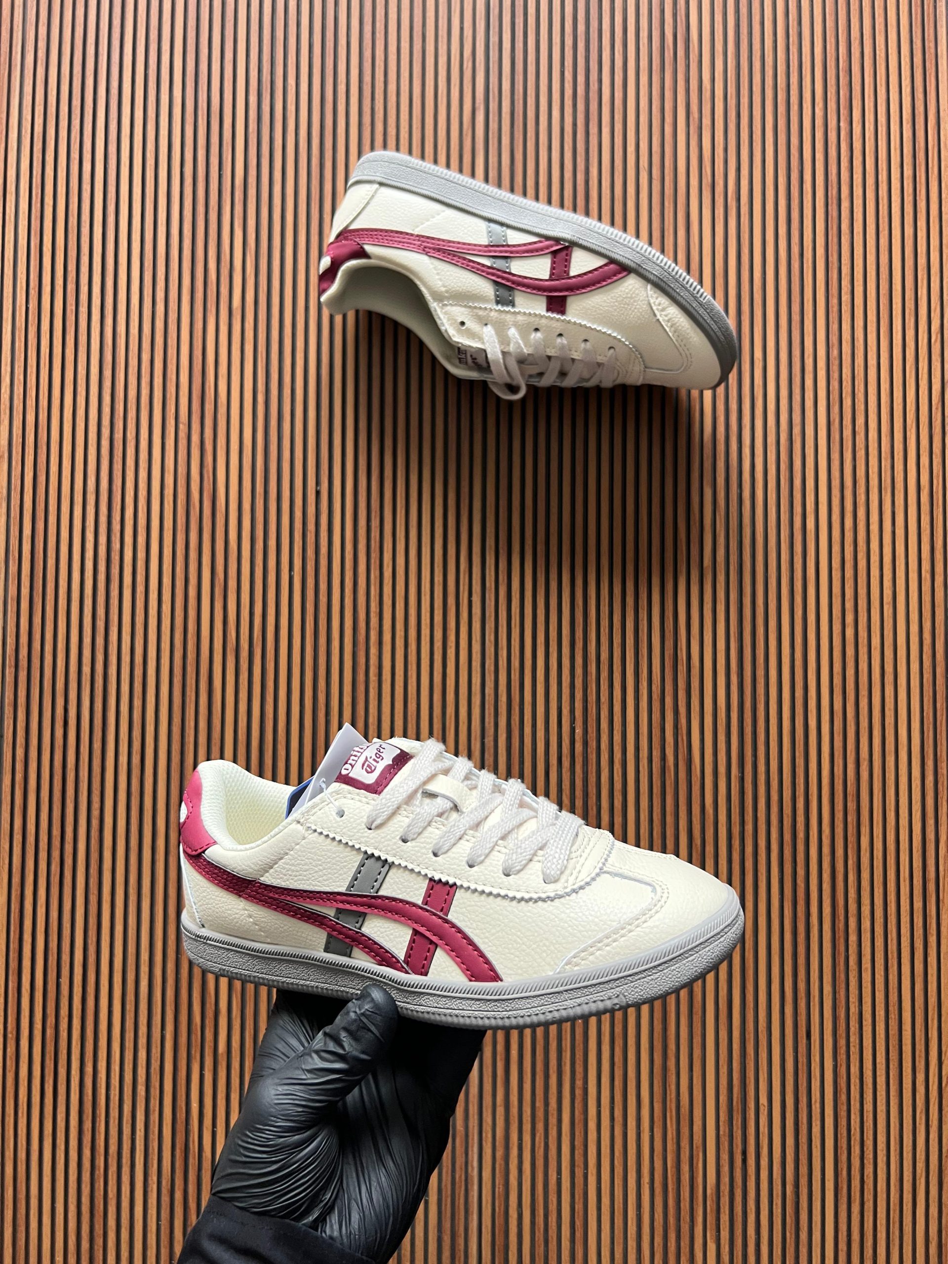 Women's shoes