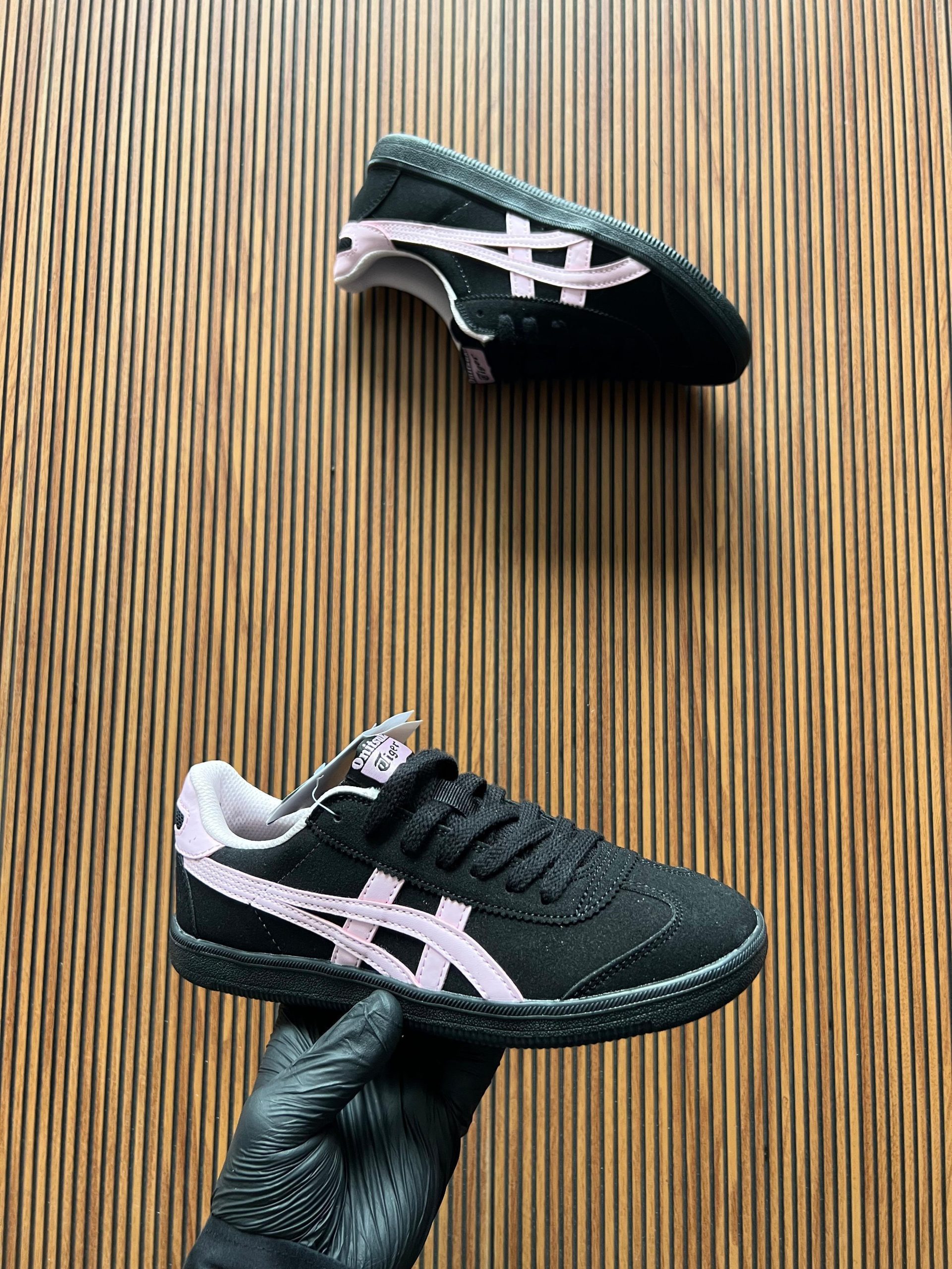Women's shoes