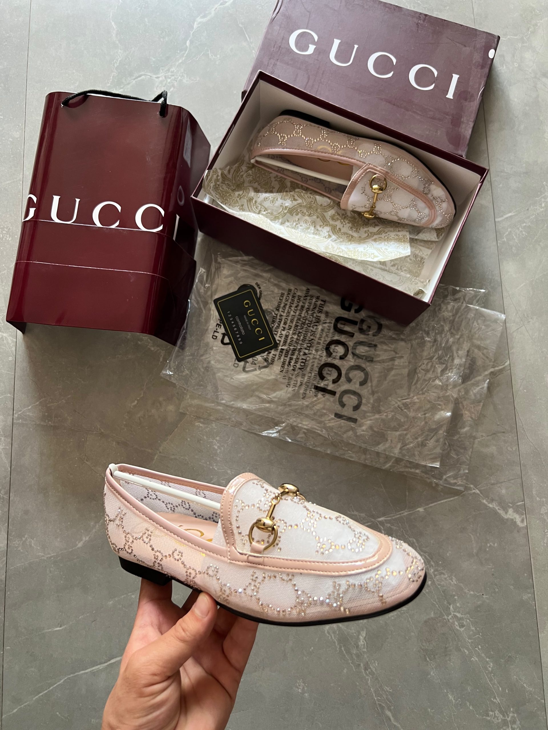 Women's shoes