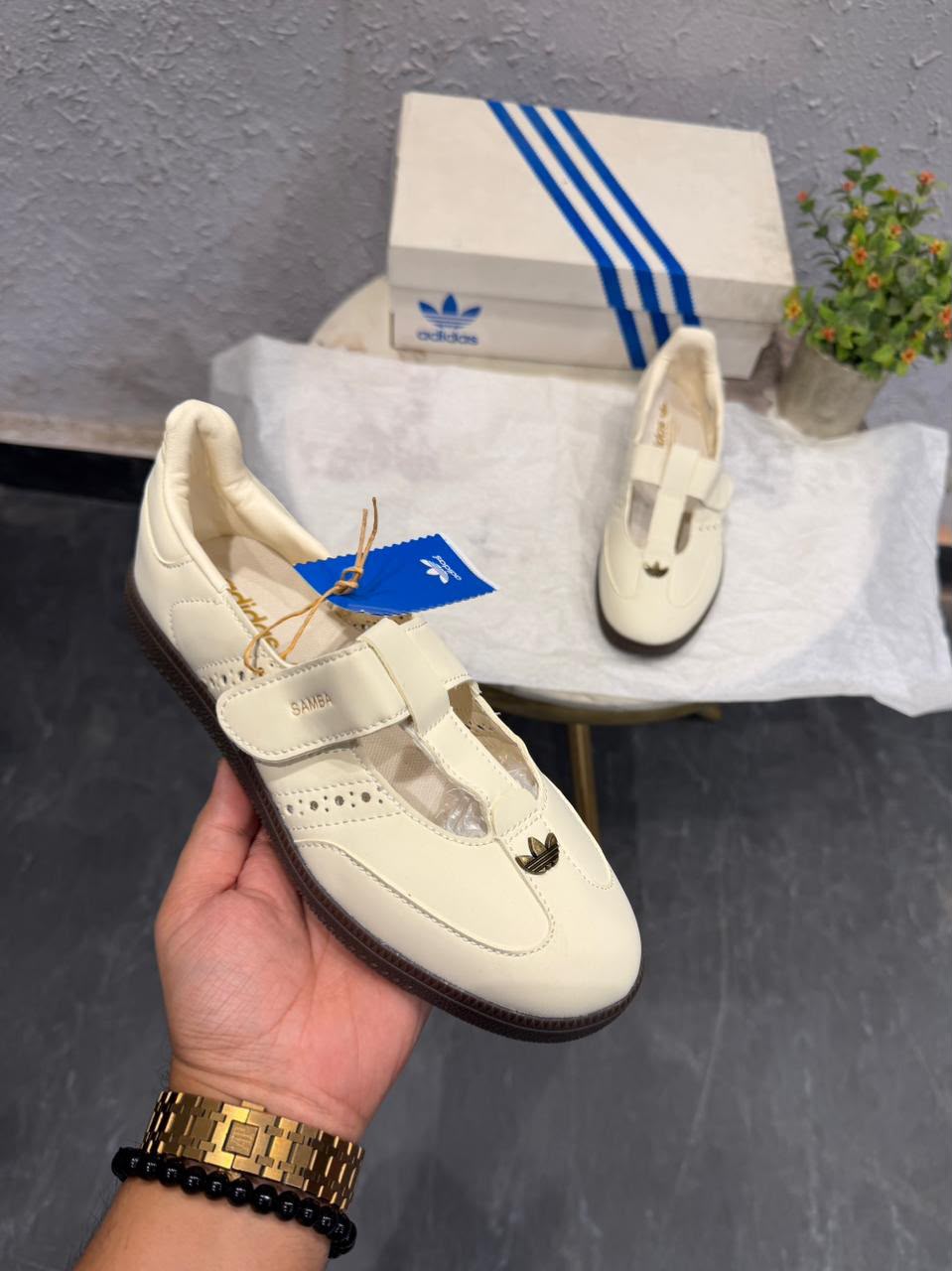 Women's shoes