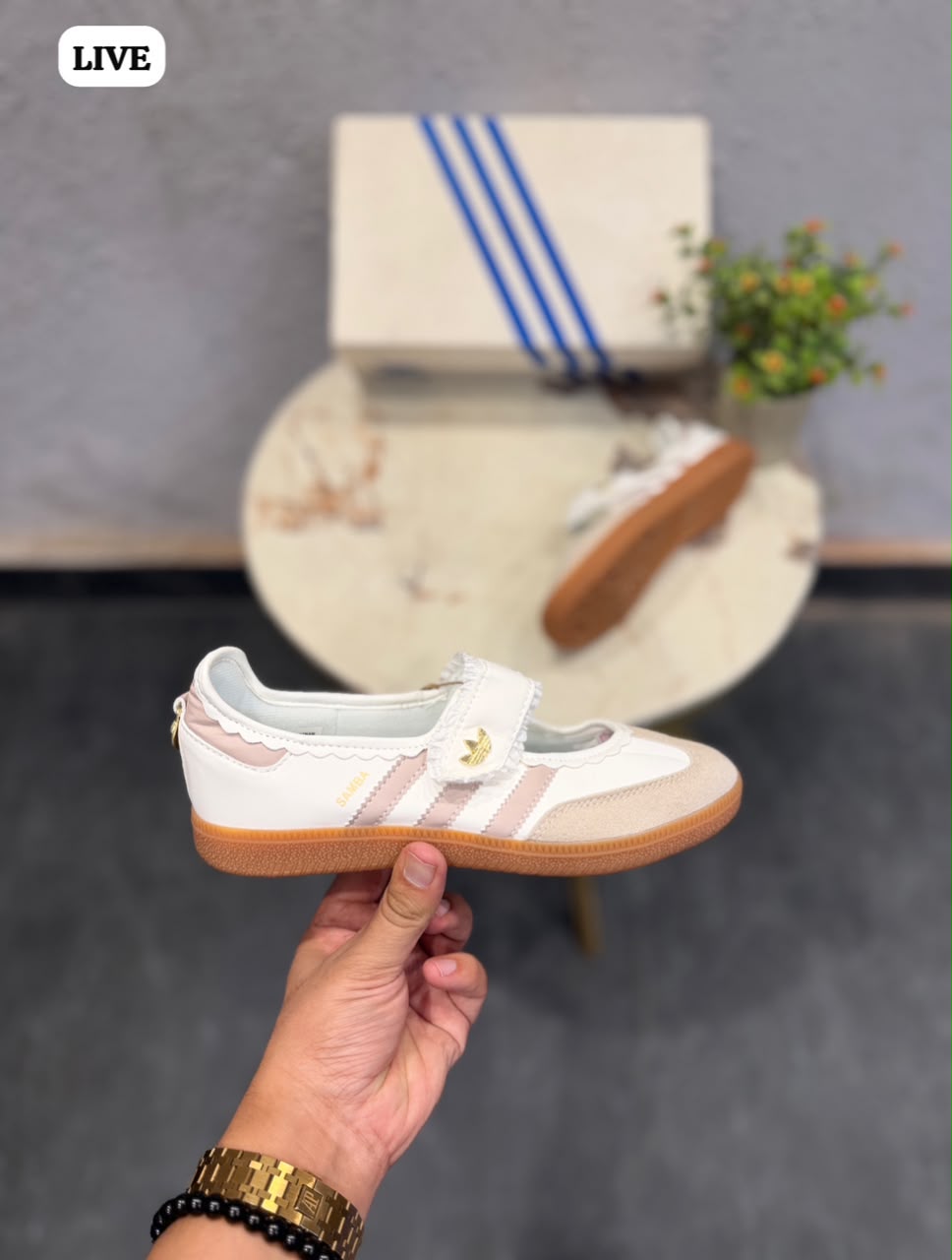 Women's shoes