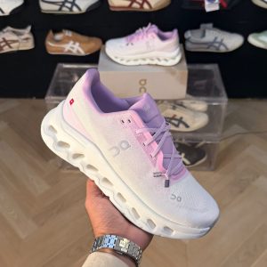 Women's shoes