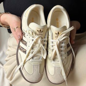 Women's shoes