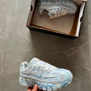 Women's shoes