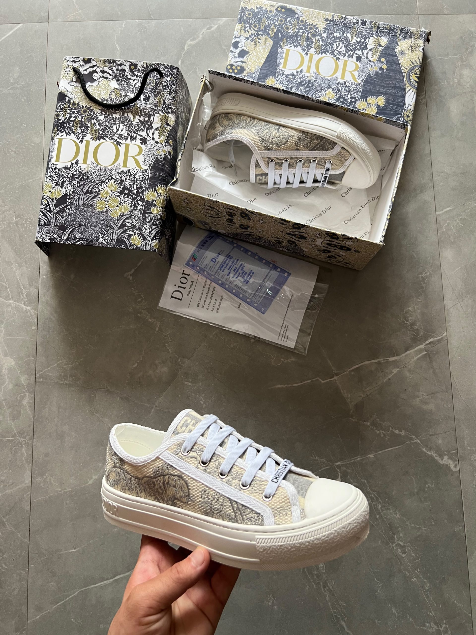 Women's shoes