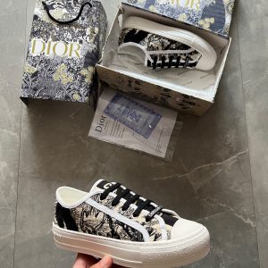 Women's shoes