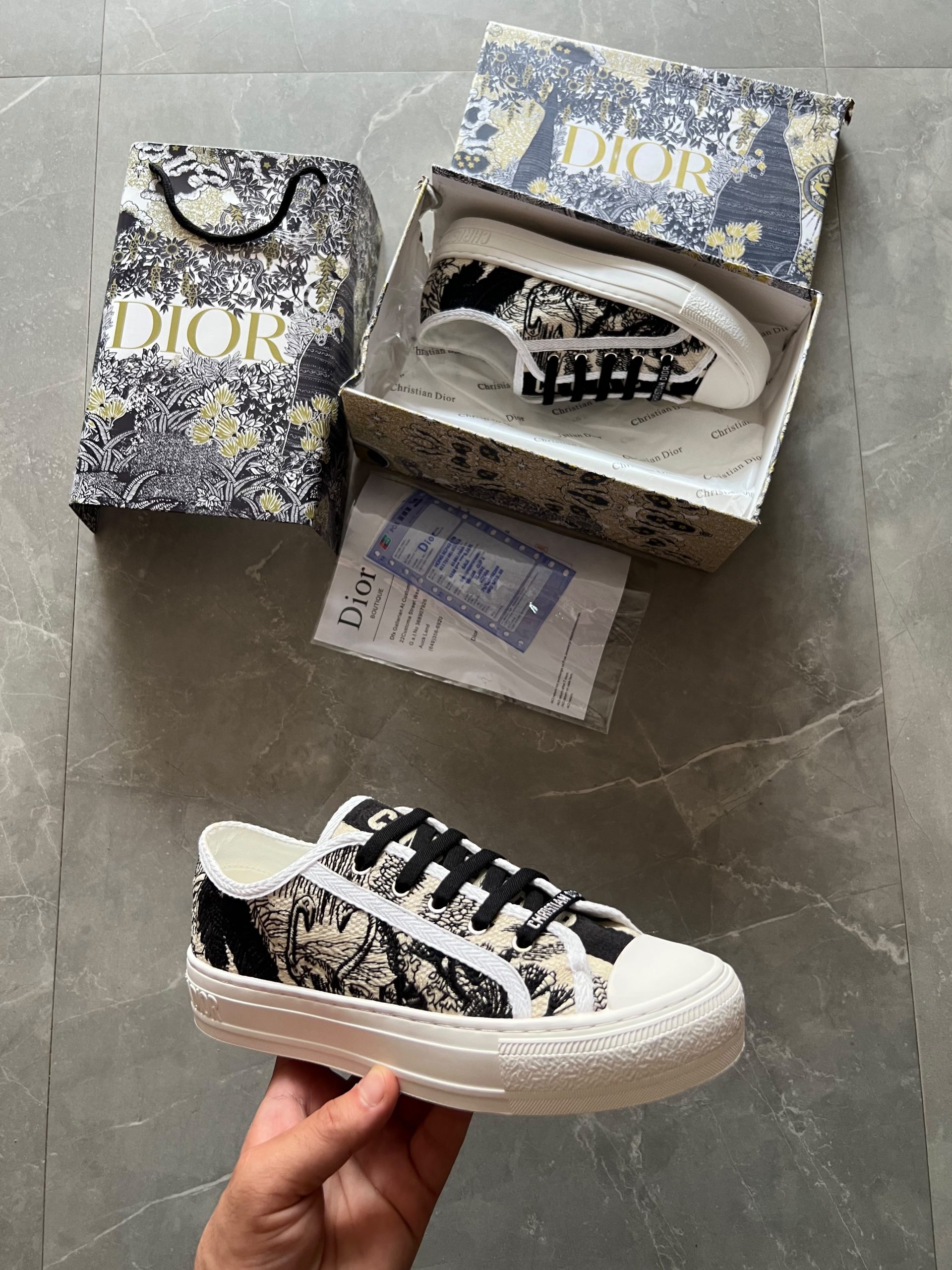 Women's shoes