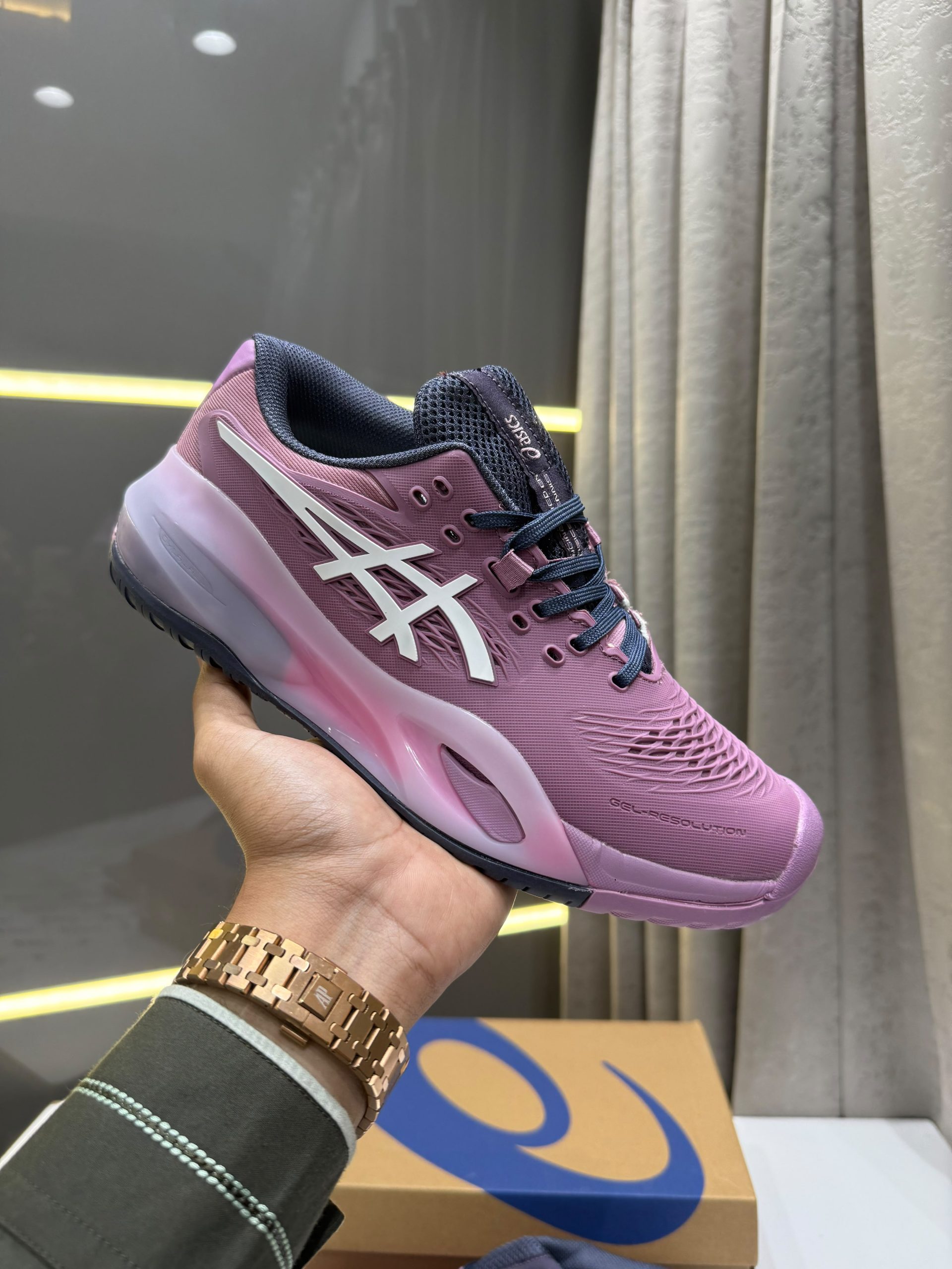 Women's shoes