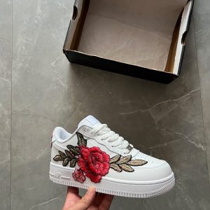 Women's shoes