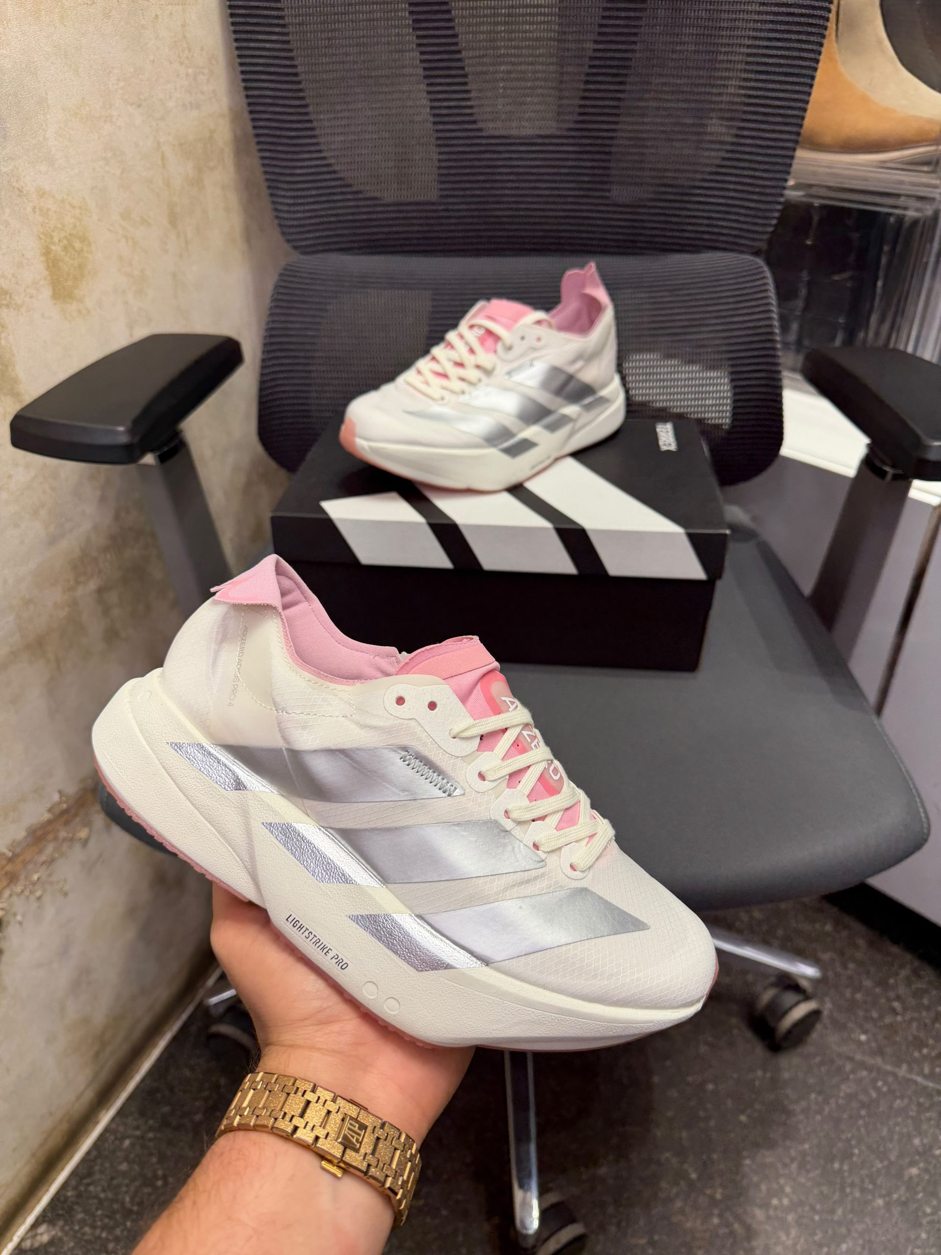 Women's shoes