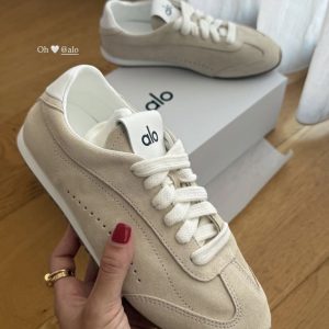 Women's shoes